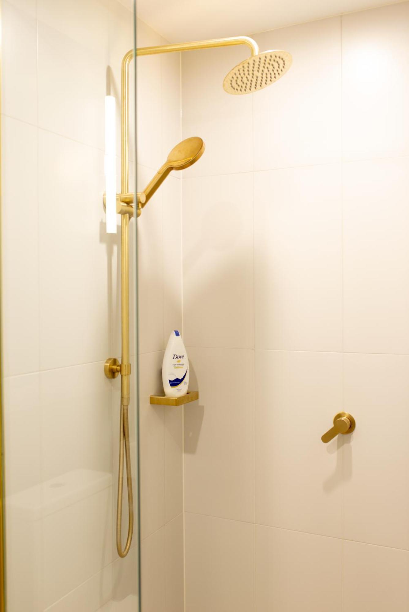 Apartment Next To Public Station, Boxhill Central, 2 Bedrooms, Free Parking And Wifi Box Hill Exterior photo