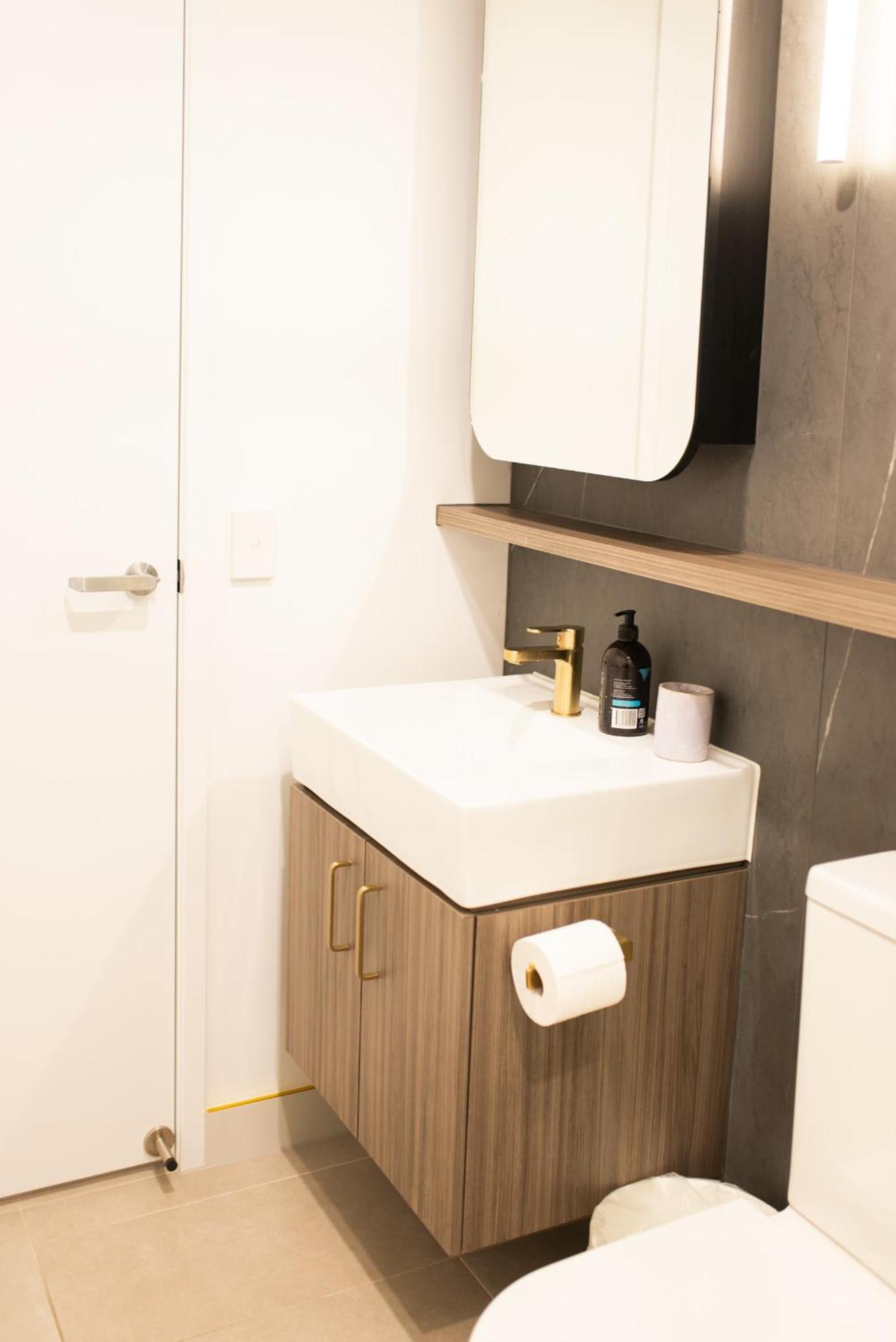 Apartment Next To Public Station, Boxhill Central, 2 Bedrooms, Free Parking And Wifi Box Hill Exterior photo