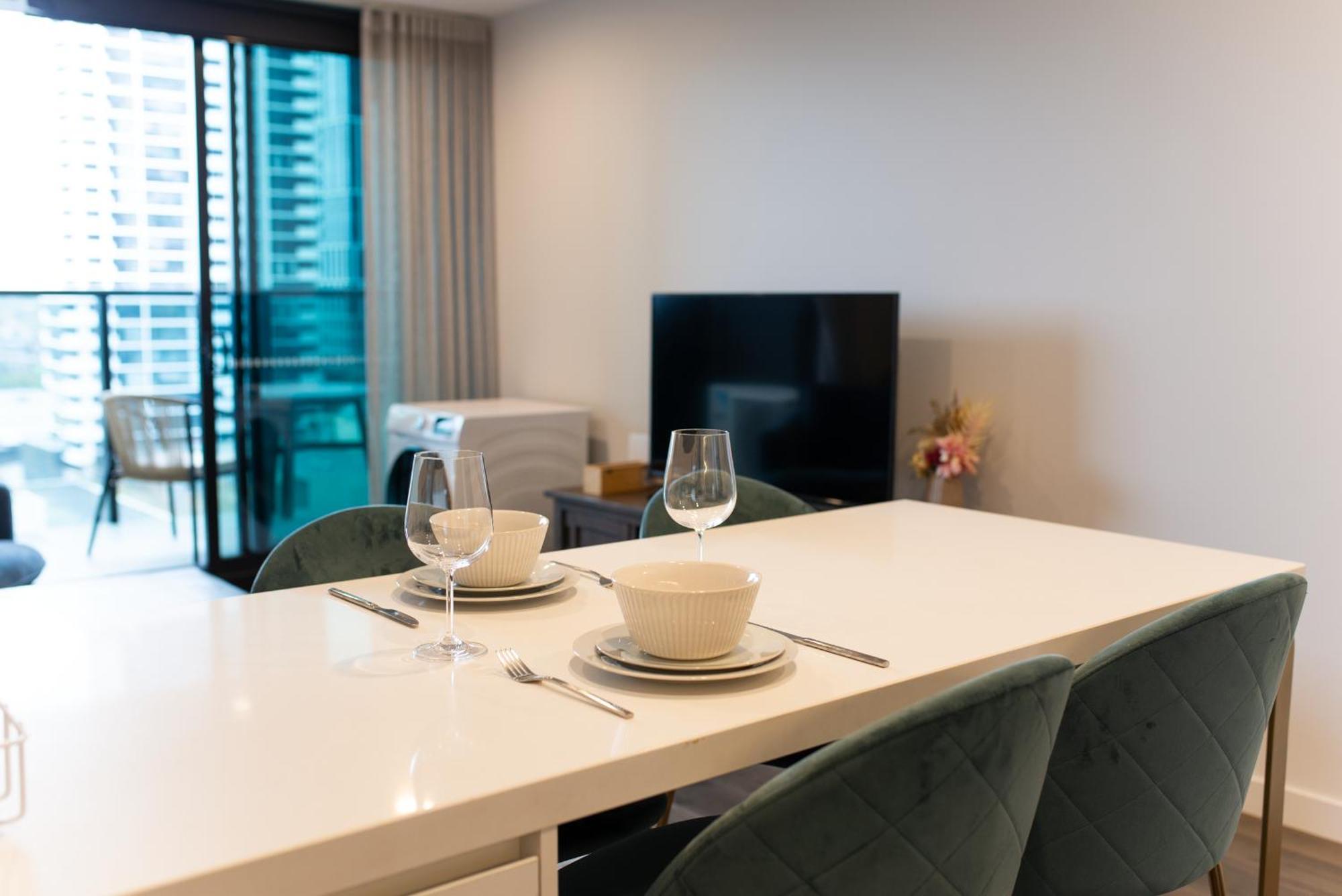 Apartment Next To Public Station, Boxhill Central, 2 Bedrooms, Free Parking And Wifi Box Hill Exterior photo
